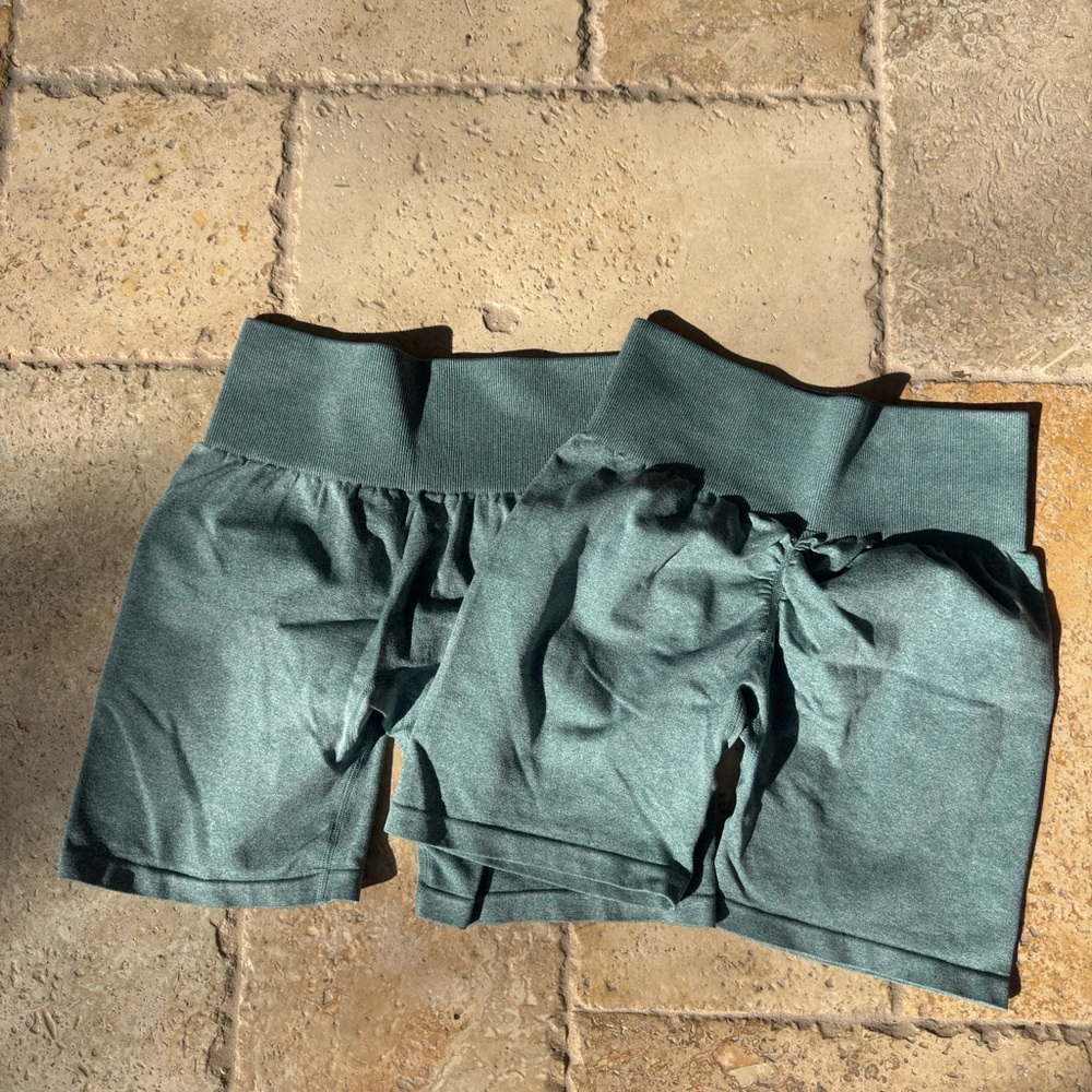 Viral butt-scrunch workout shorts